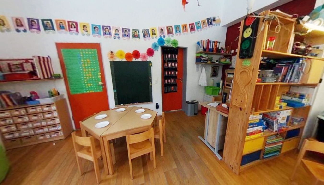 Unsere Bauecke mit aufgebauter Holzkugelbahn